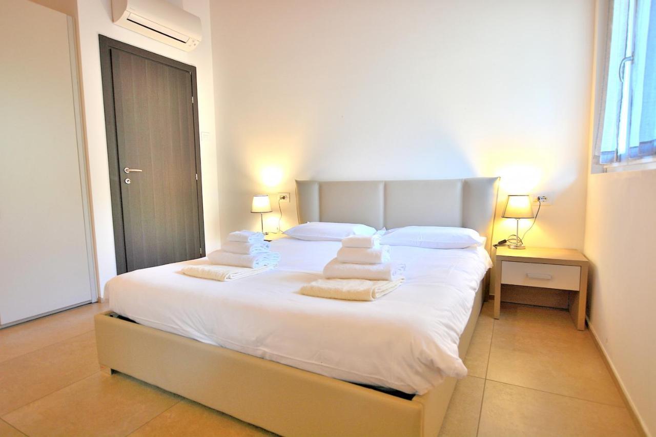South Apartment With Pool Torri Del Benaco Exterior photo