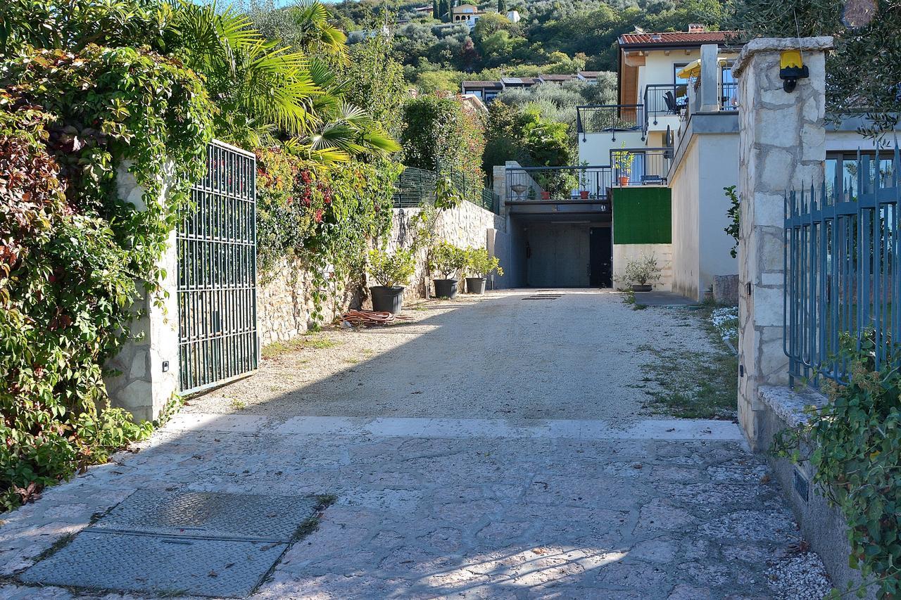 South Apartment With Pool Torri Del Benaco Exterior photo